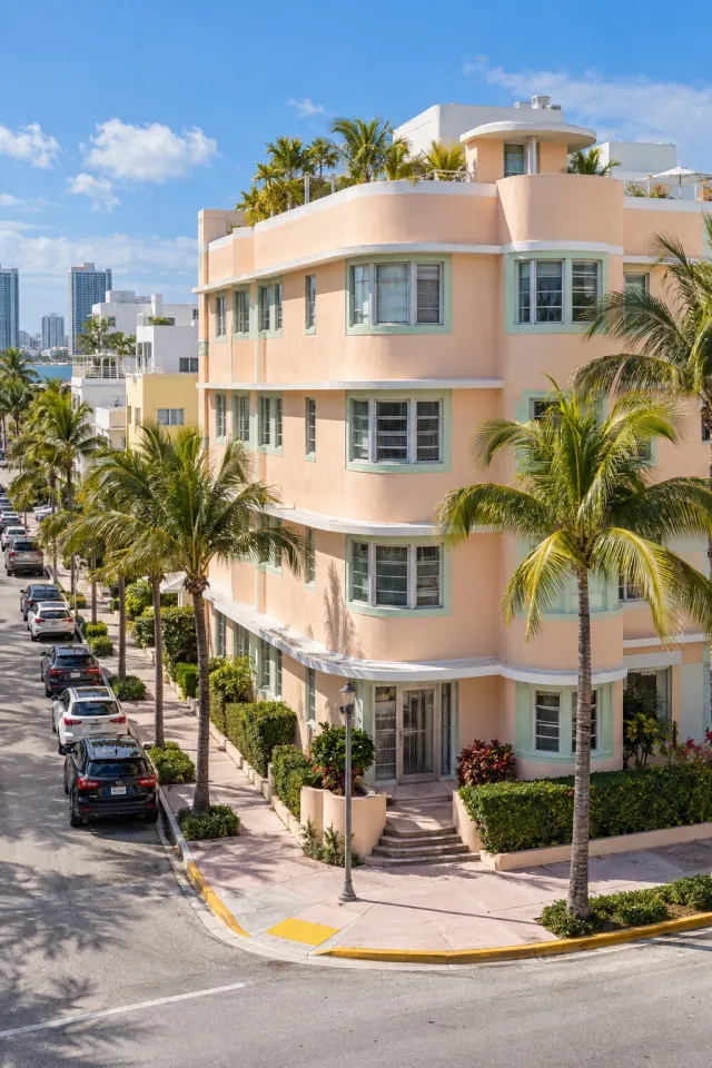 Tropical Art Deco Boulevard